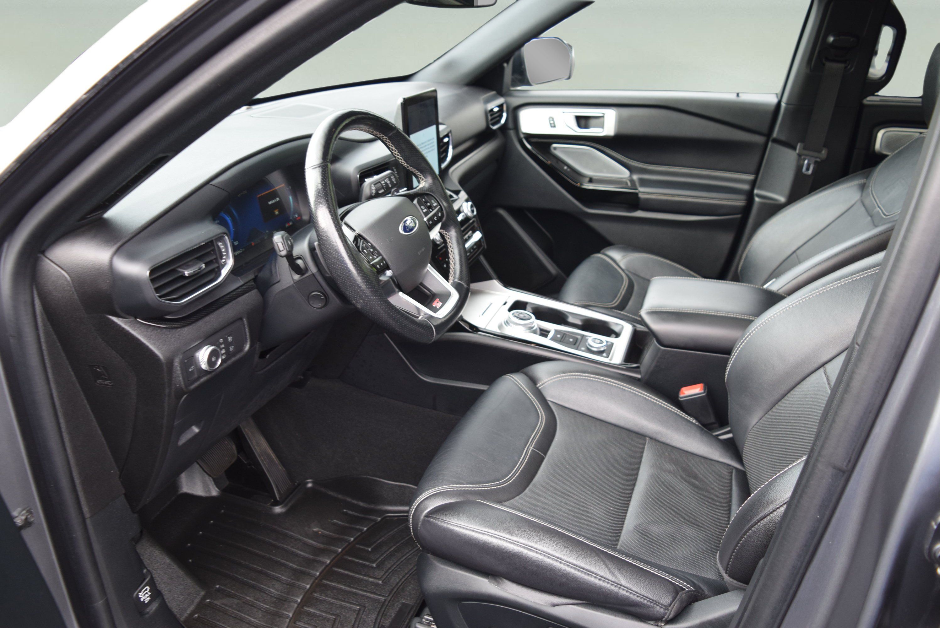 Used 2022 Ford Explorer ST w/ ST Street Pack AWD/4WD image 11