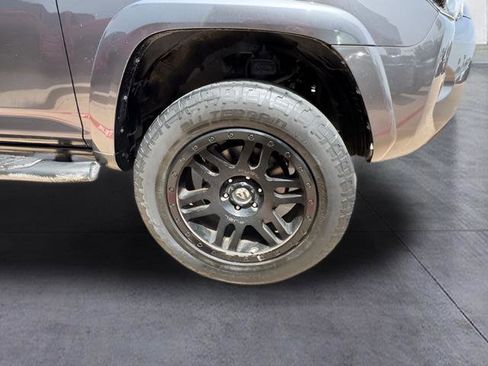 Used 2018 Toyota 4Runner SR5 Premium RWD image 12