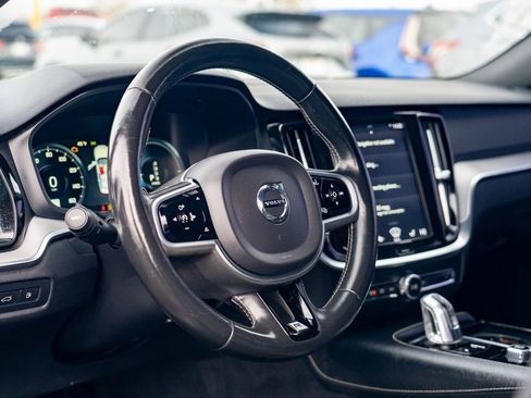 Used 2019 Volvo S60 T8 R-Design image 13