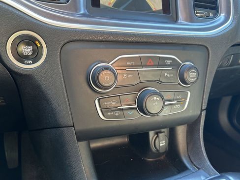 Used 2019 Dodge Charger SXT w/ Blacktop Package image 36