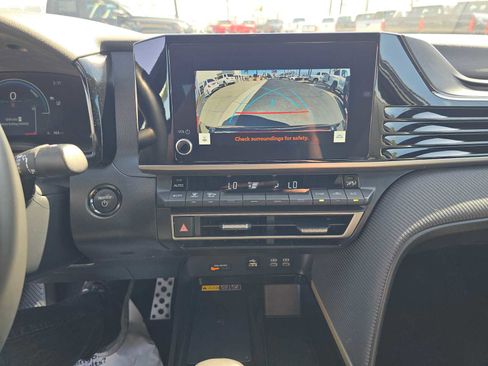 Used 2025 Toyota Camry SE FWD image 27