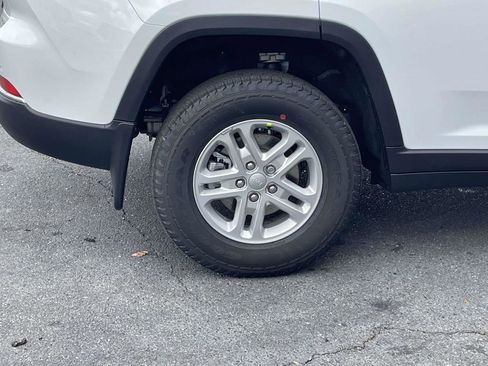 New 2025 Jeep Grand Cherokee Laredo w/ Luxury Tech Group I image 12