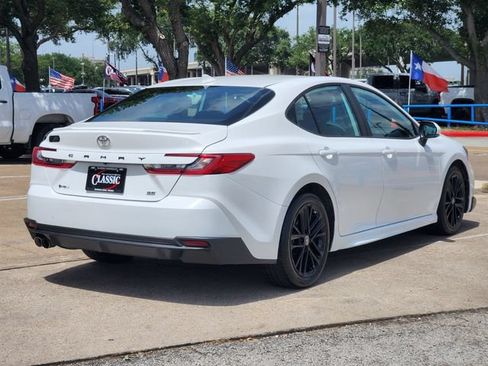 Used 2025 Toyota Camry SE FWD image 7