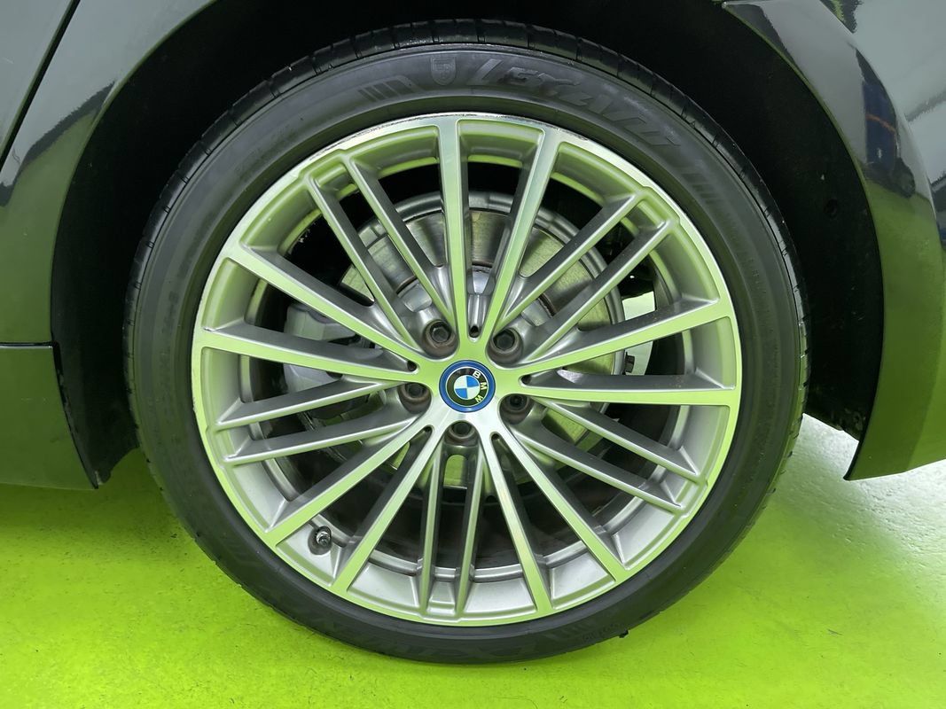 Used 2018 BMW 530e w/ Premium Package 2 RWD image 16
