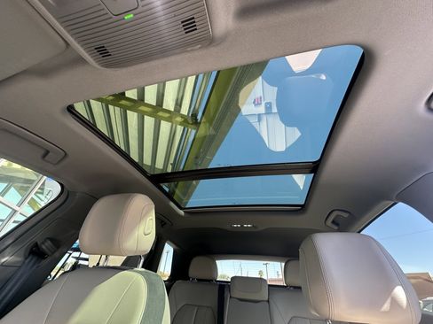 Used 2024 Audi Q4 e-tron Premium w/ Convenience Package image 30