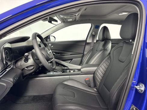 Used 2025 Hyundai Elantra Limited FWD image 10