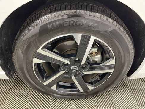 Used 2025 Nissan Sentra SV image 35