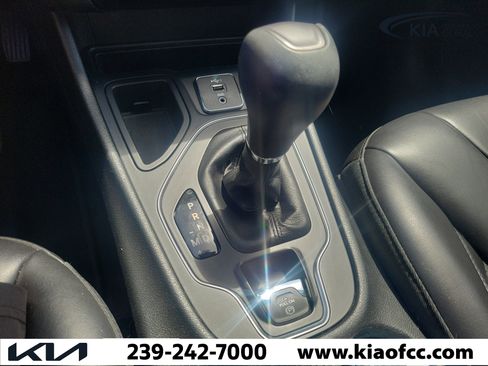 Used 2019 Jeep Cherokee Latitude Plus FWD image 30