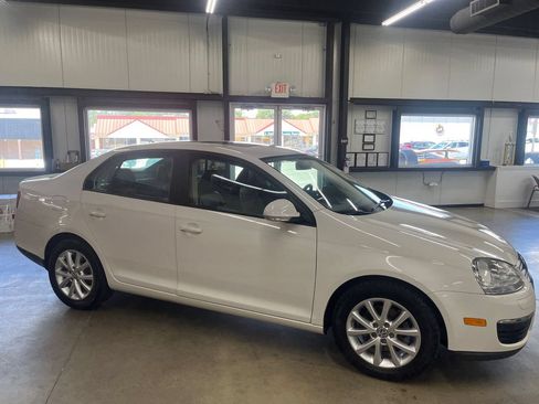 Used 2010 Volkswagen Jetta Limited Edition FWD image 16