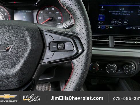 Certified 2025 Chevrolet Trax RS w/ Sunroof Package FWD image 10