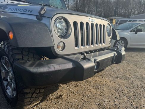 Used 2017 Jeep Wrangler Unlimited Rubicon w/ Connectivity Group AWD/4WD image 15