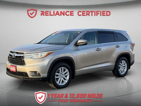 Used 2015 Toyota Highlander LE AWD/4WD image 2
