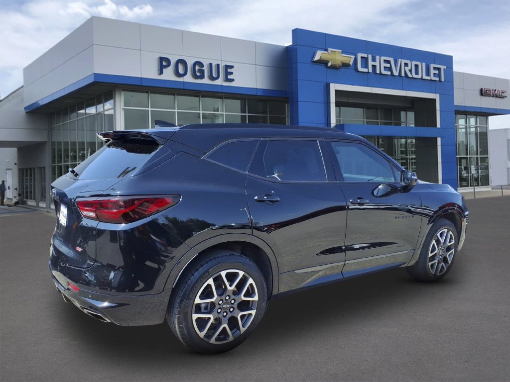 Used 2025 Chevrolet Blazer RS FWD image 2