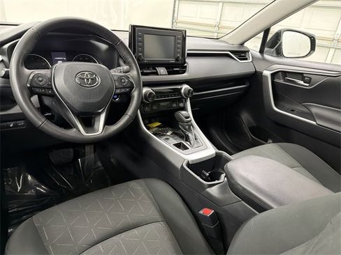 Used 2022 Toyota RAV4 XLE image 18