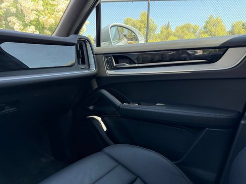Certified 2026 Porsche Cayenne E-Hybrid AWD/4WD image 24