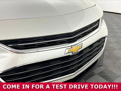 Used 2017 Chevrolet Malibu LT w/ Leather Package FWD image 33