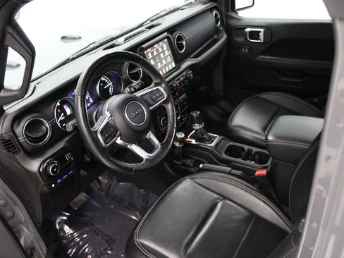 Used 2023 Jeep Wrangler Unlimited Sahara w/ Cold Weather Group AWD/4WD image 17