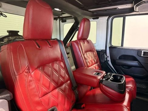 Used 2019 Jeep Wrangler Unlimited Sahara AWD/4WD image 26