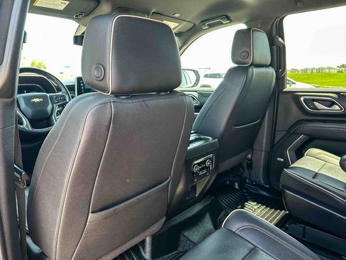 Used 2023 Chevrolet Suburban Premier AWD/4WD image 17