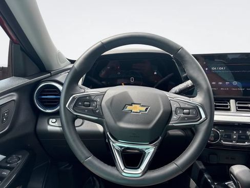 Used 2026 Chevrolet Trax LT w/ Driver Confidence Package FWD image 14