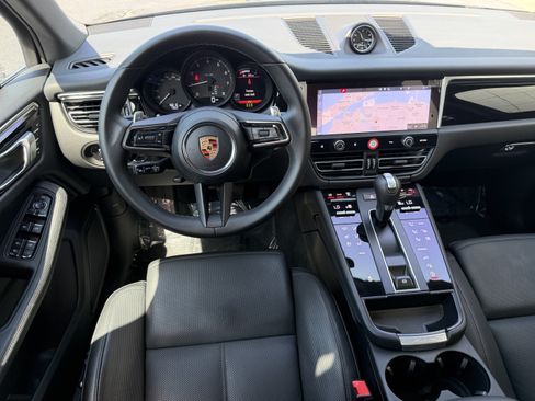 Certified 2024 Porsche Macan AWD/4WD image 16