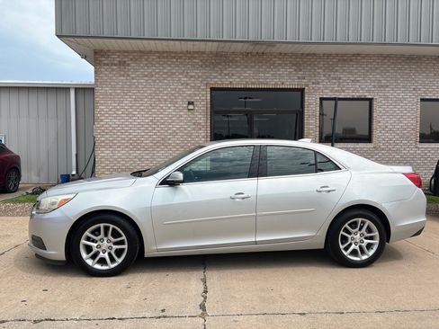Used 2015 Chevrolet Malibu LT w/ Power Convenience Package FWD image 2
