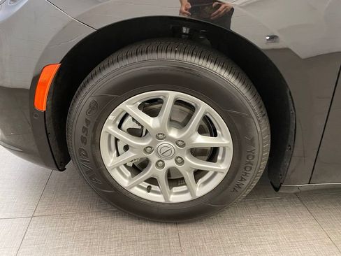 New 2026 Chrysler Pacifica Select FWD image 8