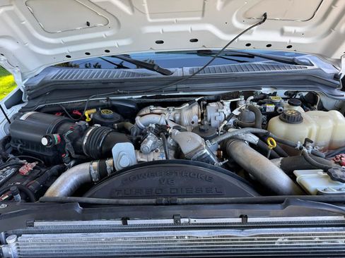 Used 2010 Ford F550 4x4 Crew Cab Super Duty image 29