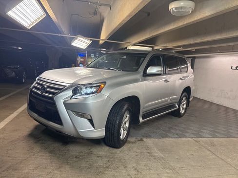 Used 2015 Lexus GX 460 image 3
