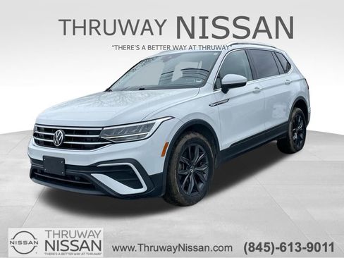 Used 2022 Volkswagen Tiguan SE w/ Panoramic Sunroof Package image 1