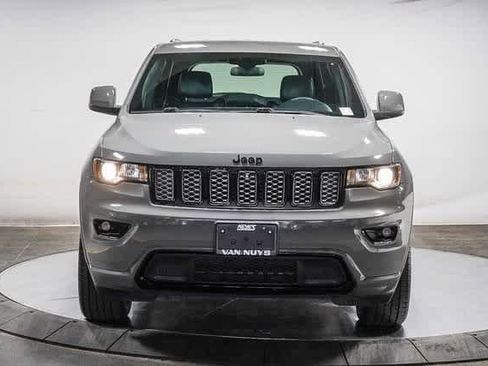 Used 2021 Jeep Grand Cherokee Laredo X image 2