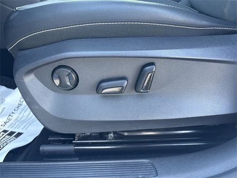 Used 2022 Volkswagen Taos SE image 13