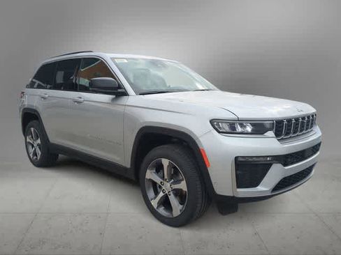 New 2026 Jeep Grand Cherokee Limited image 2