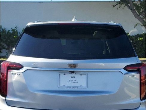 Used 2020 Cadillac XT6 Premium Luxury image 10