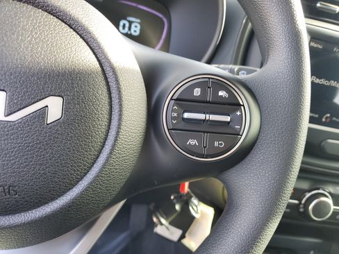 Used 2025 Kia Soul LX w/ LX Technology Package FWD image 23