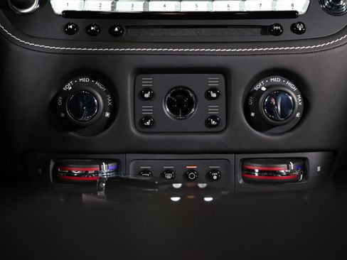 Used 2019 Rolls-Royce Wraith RWD image 26