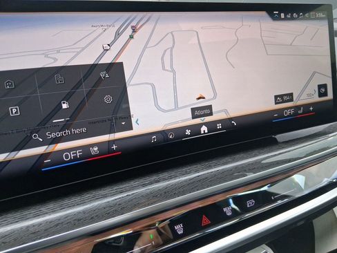 New 2026 BMW 750e xDrive image 25