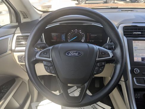 Used 2020 Ford Fusion SE FWD image 31