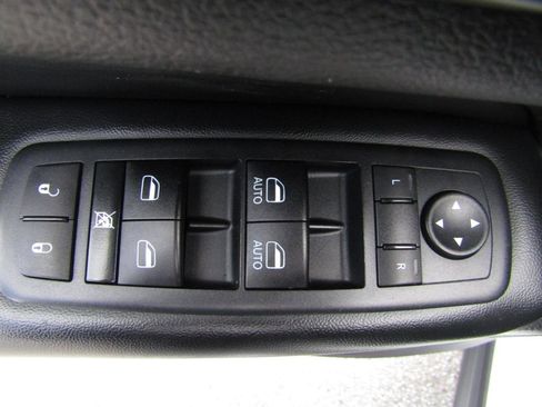 Used 2021 Jeep Grand Cherokee Laredo AWD/4WD image 11