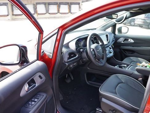 New 2026 Chrysler Pacifica Limited w/ S Appearance Package image 11