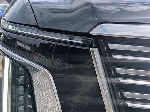 Certified 2025 Cadillac Escalade ESV Premium Luxury Platinum w/ LPO, Floor Liner Package AWD/4WD image 9