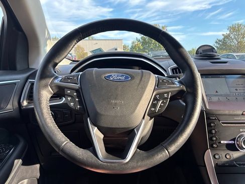 Used 2018 Ford Edge Titanium w/ Equipment Group 301A AWD/4WD image 27