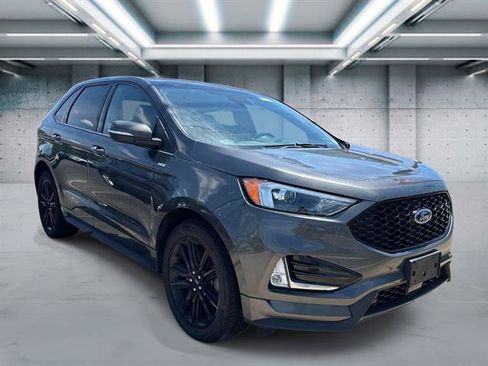 Used 2020 Ford Edge ST-Line w/ Cold Weather Package AWD/4WD image 3