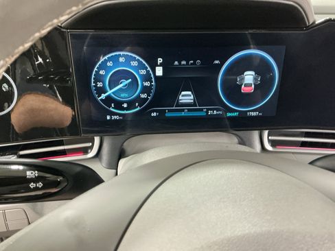 Certified 2025 Hyundai Elantra SEL FWD image 10