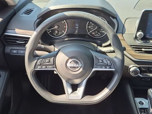 Used 2025 Nissan Altima 2.5 SV AWD/4WD image 23