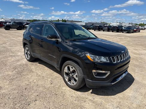 Used 2018 Jeep Compass Limited w/ Navigation Group AWD/4WD image 4