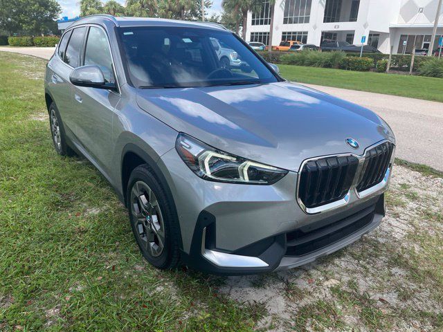 Used 2023 BMW X1 xDrive28i AWD/4WD image 3