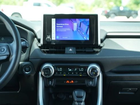 Used 2024 Toyota RAV4 XLE FWD image 29