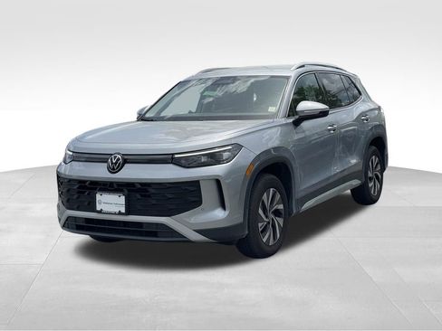 Certified 2025 Volkswagen Tiguan S AWD/4WD image 2