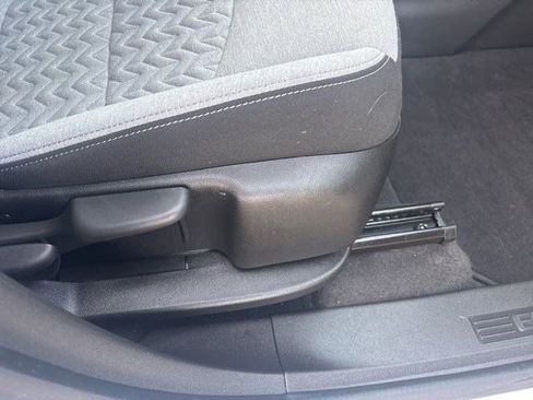 Used 2023 Chevrolet Equinox LT image 39